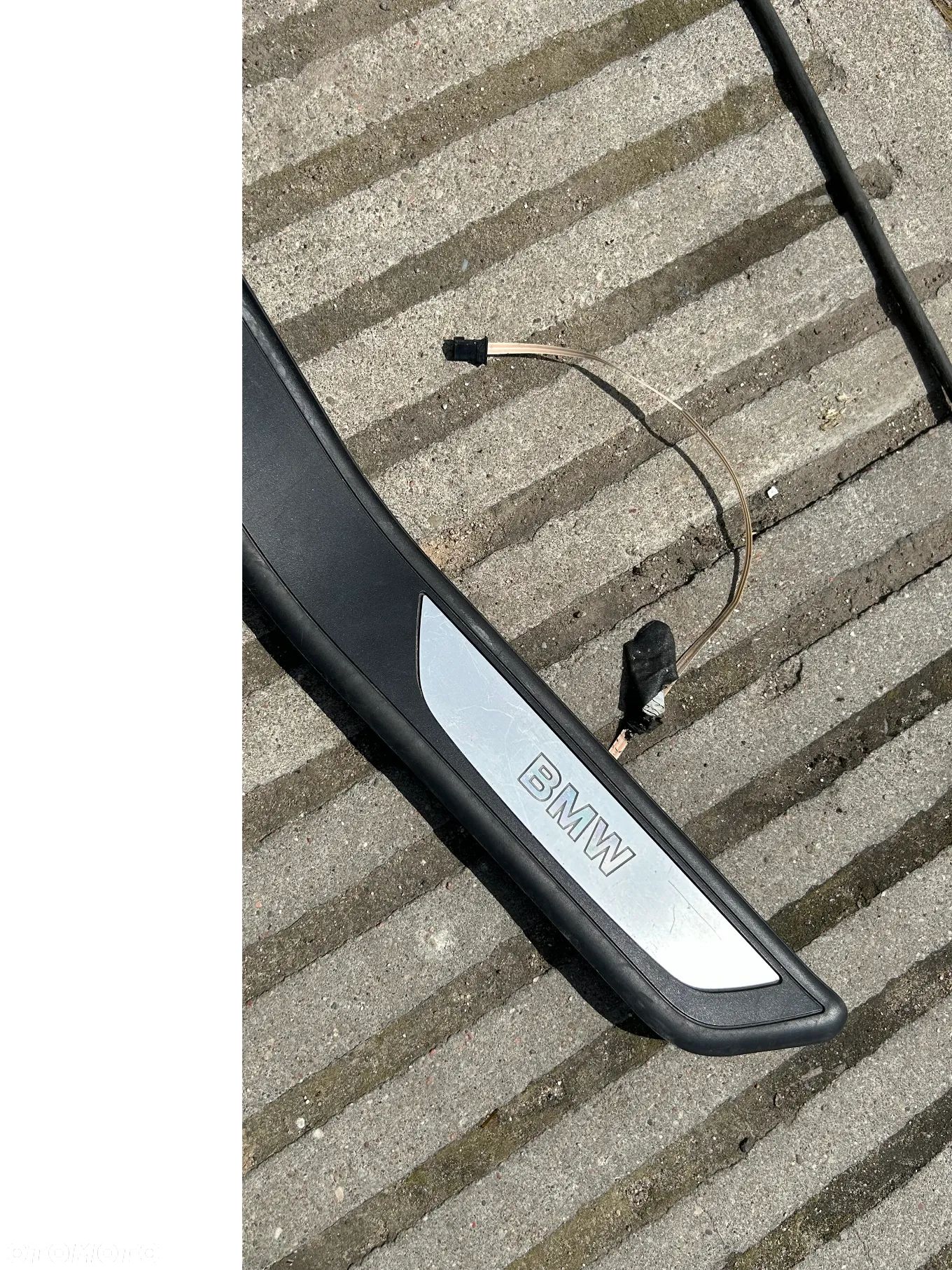 BMW 7 F01 LISTWA OZDOBNA PROGU TYŁ PRAWY LED 8046290 - 1