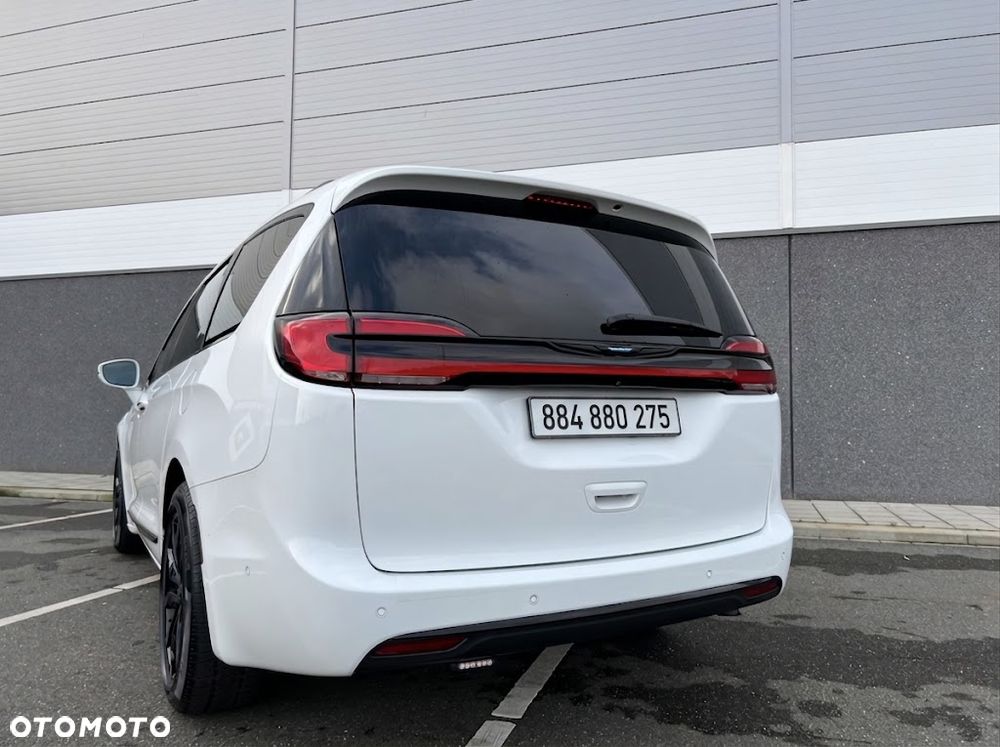 Chrysler Pacifica - 10