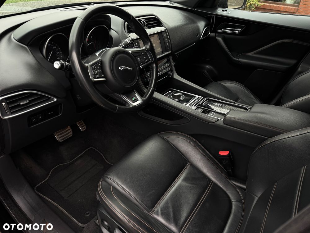 Jaguar F-Pace 20d AWD R-Sport - 23