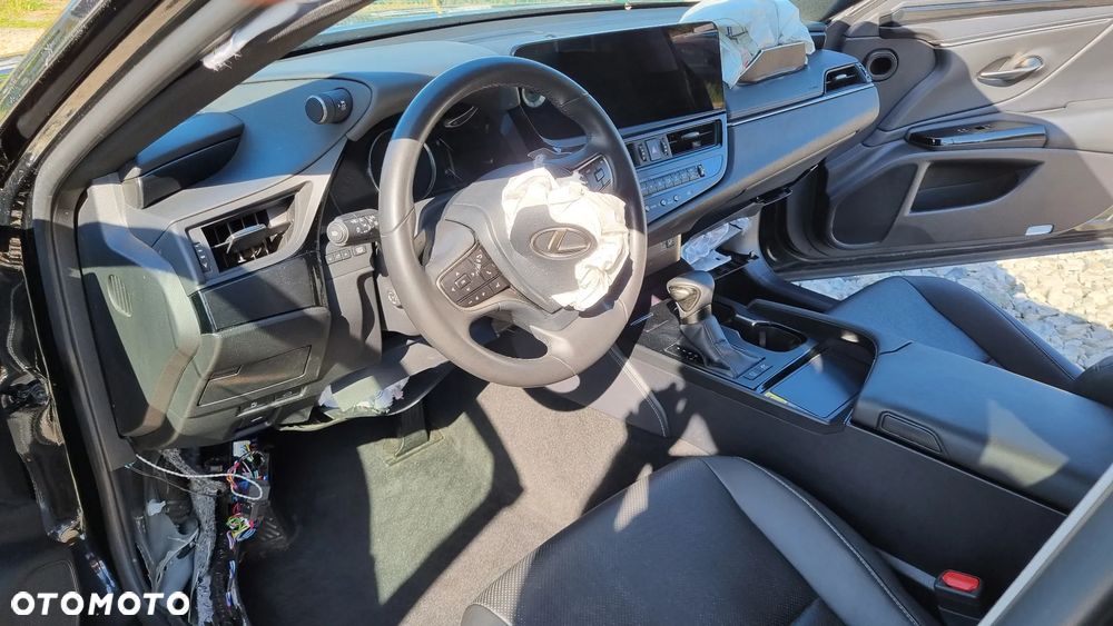 Lexus ES 300h Style Edition - 22