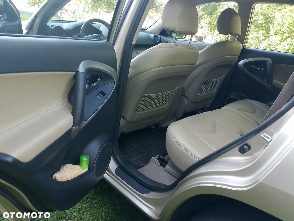 Toyota RAV4 - 10