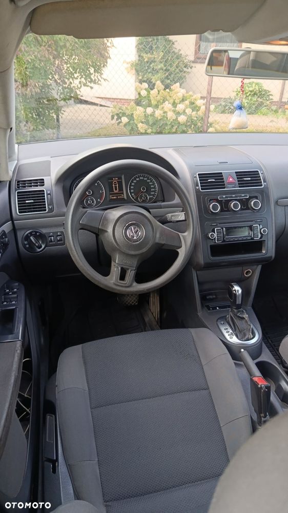 Volkswagen Touran - 8