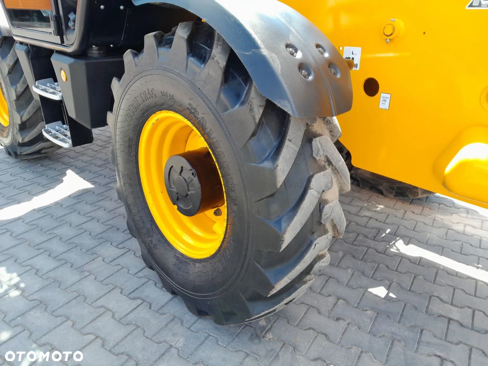 JCB 540-200 2023r - 22