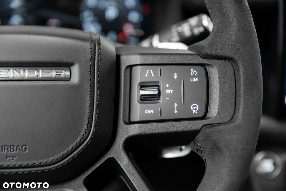 Land Rover Defender - 30