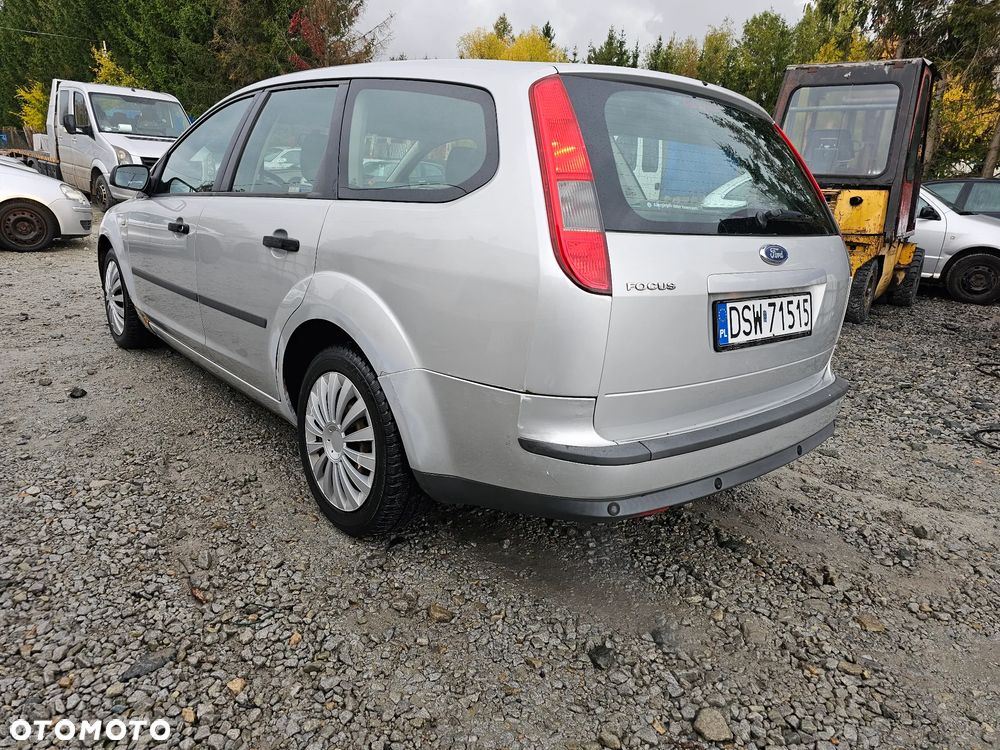 Ford Focus 1.8 TDCi Ambiente - 4