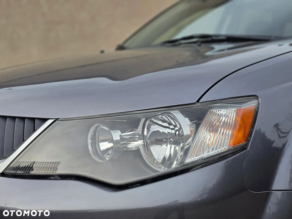 Mitsubishi Outlander - 3