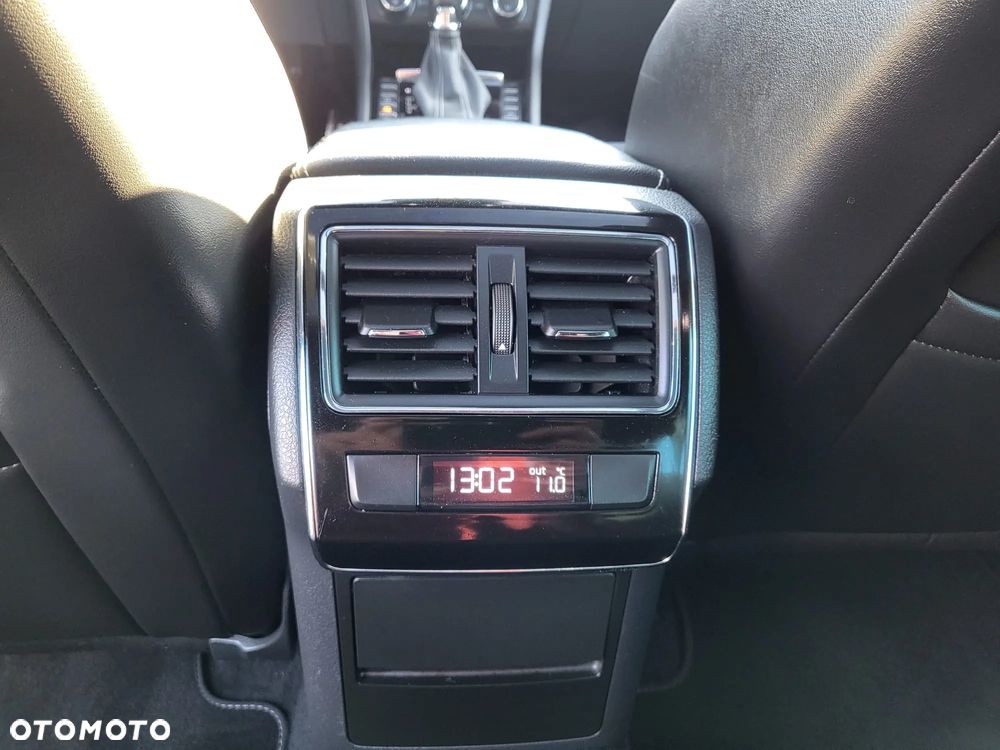 Skoda Superb 2.0 TDI Sportline DSG - 13