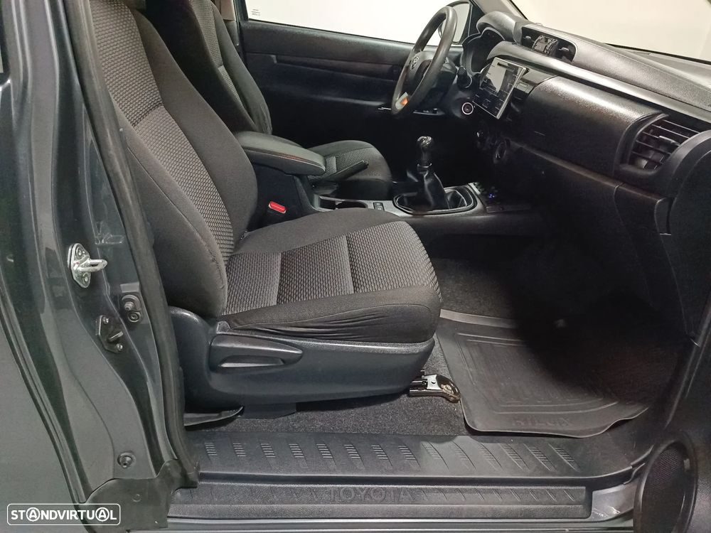 Toyota Hilux - 26