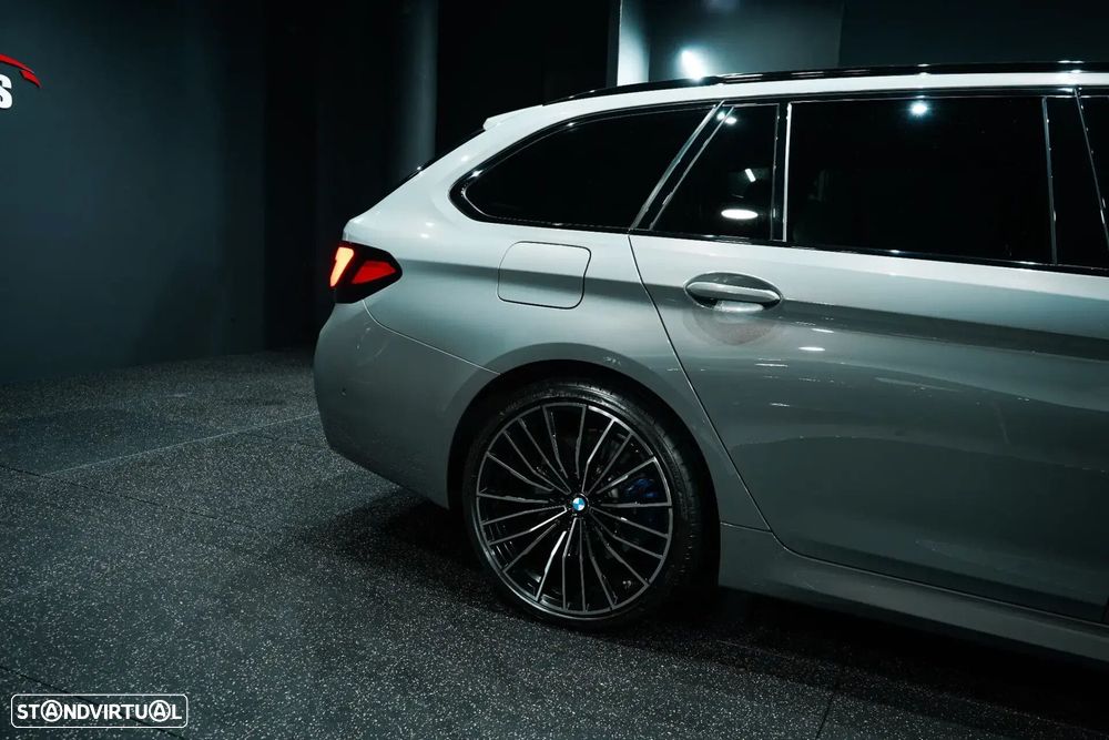 BMW 530 e Pack Desportivo M - 12