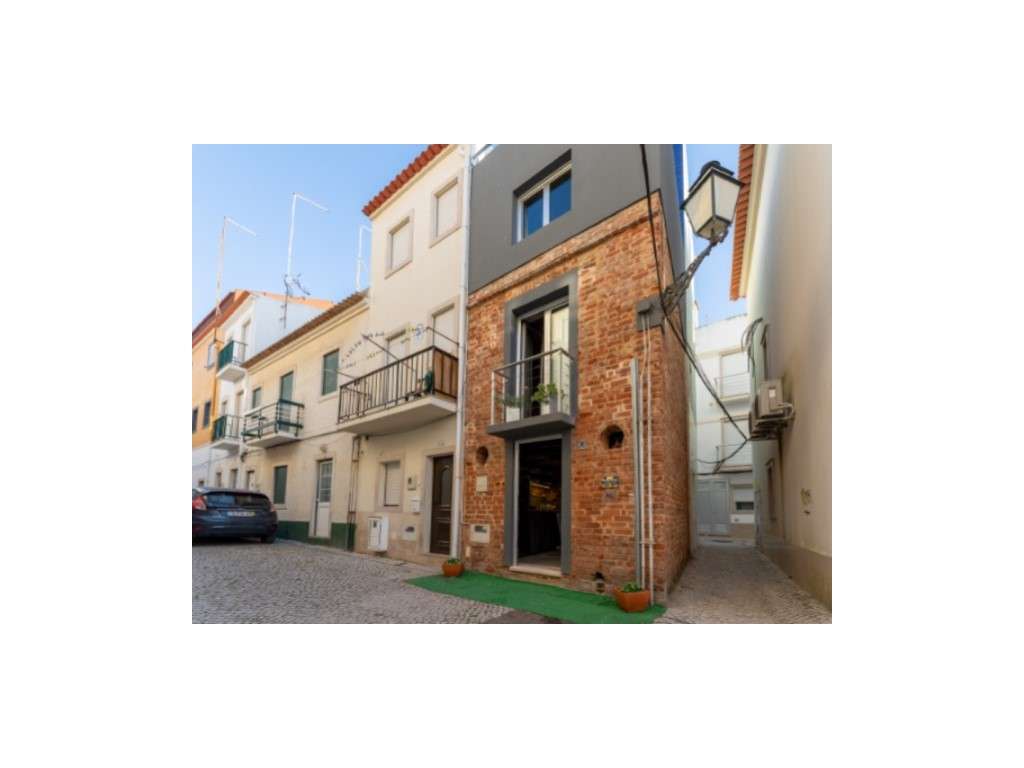 Vende-se casa típica T1 na Nazaré
