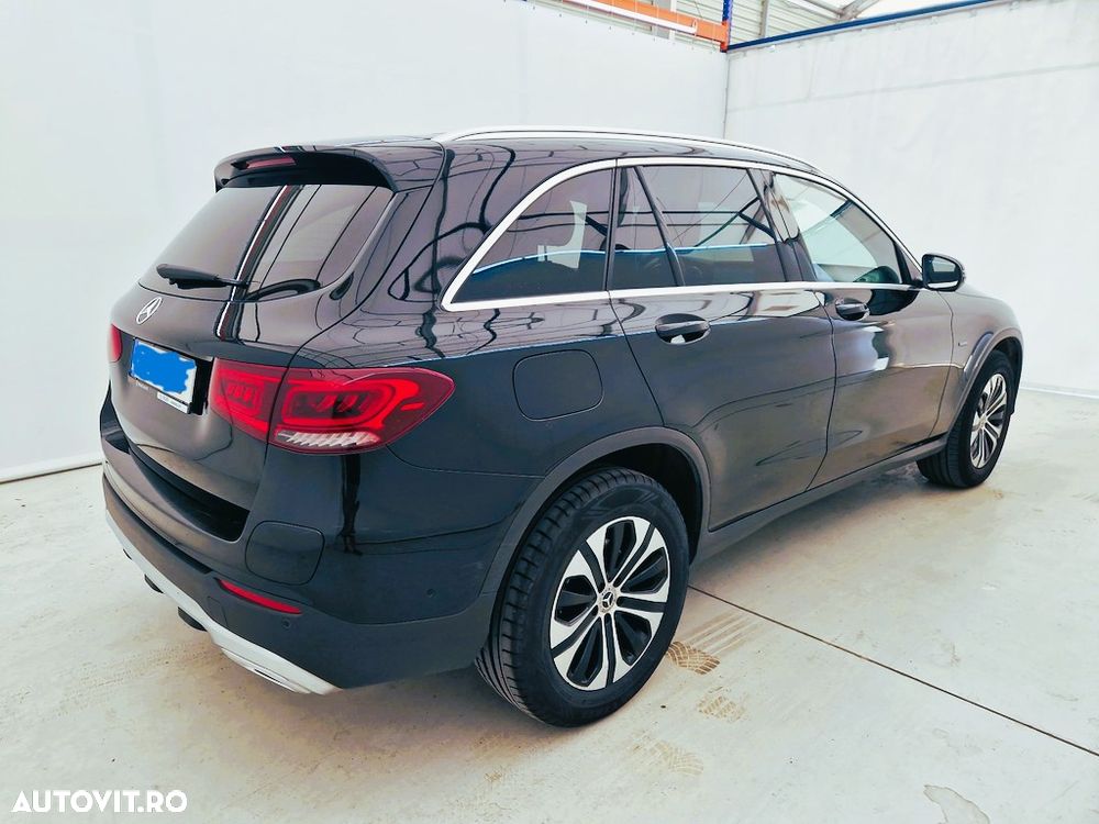 Mercedes-Benz GLC 300 4MATIC - 4
