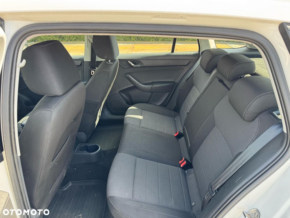 Skoda RAPID 1.2 TSI Elegance - 11