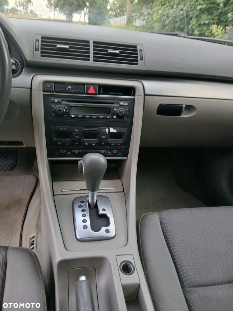 Audi A4 Limousine - 5