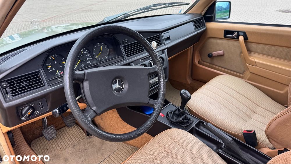 Mercedes-Benz W201 (190) - 9