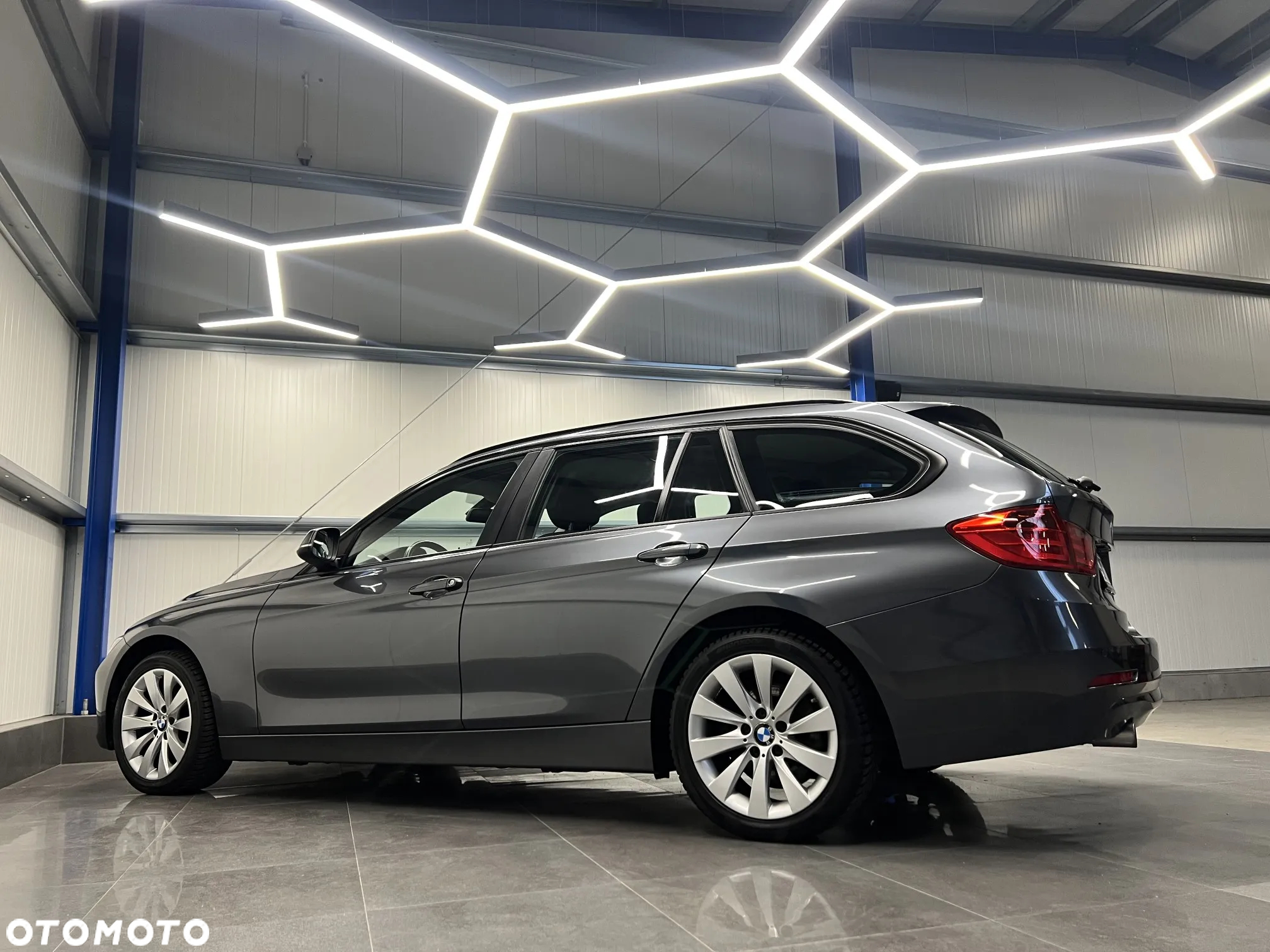 BMW Seria 3 318d DPF Touring - 15
