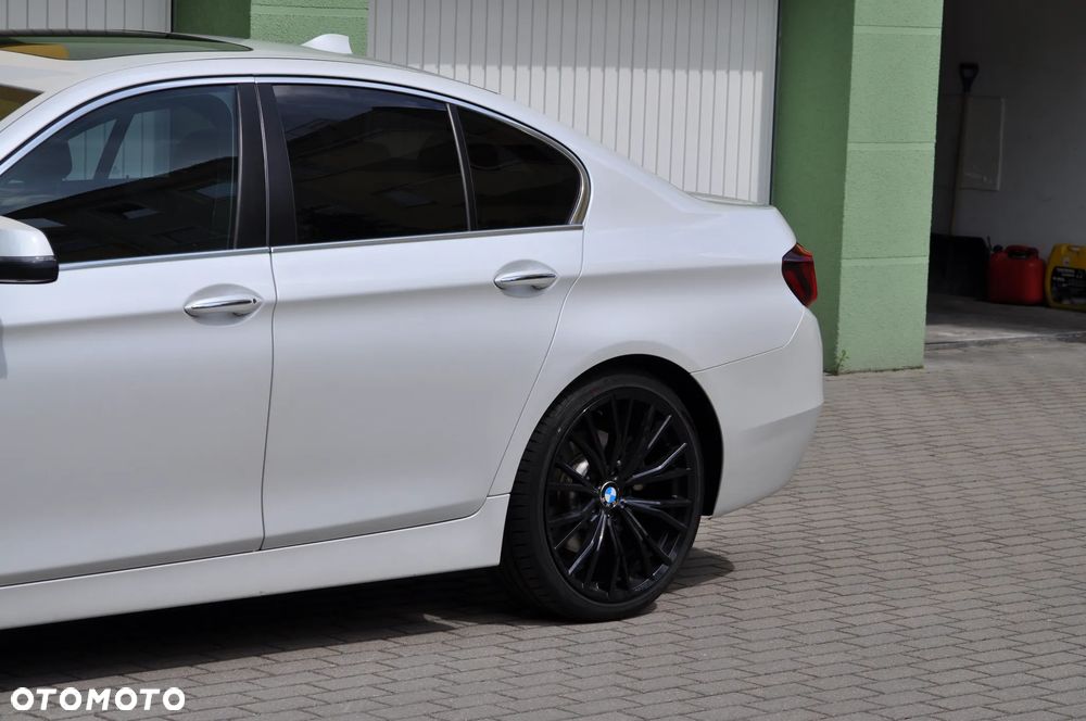 BMW Seria 5 535i xDrive - 11
