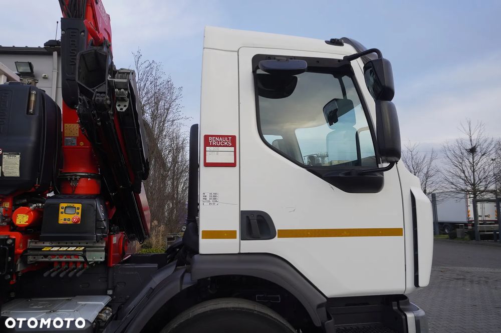 Renault C320 P4x2 E6 / HDS Fassi 5,6 t / Zasięg 8 m / Platforma 15 EPAL - 17