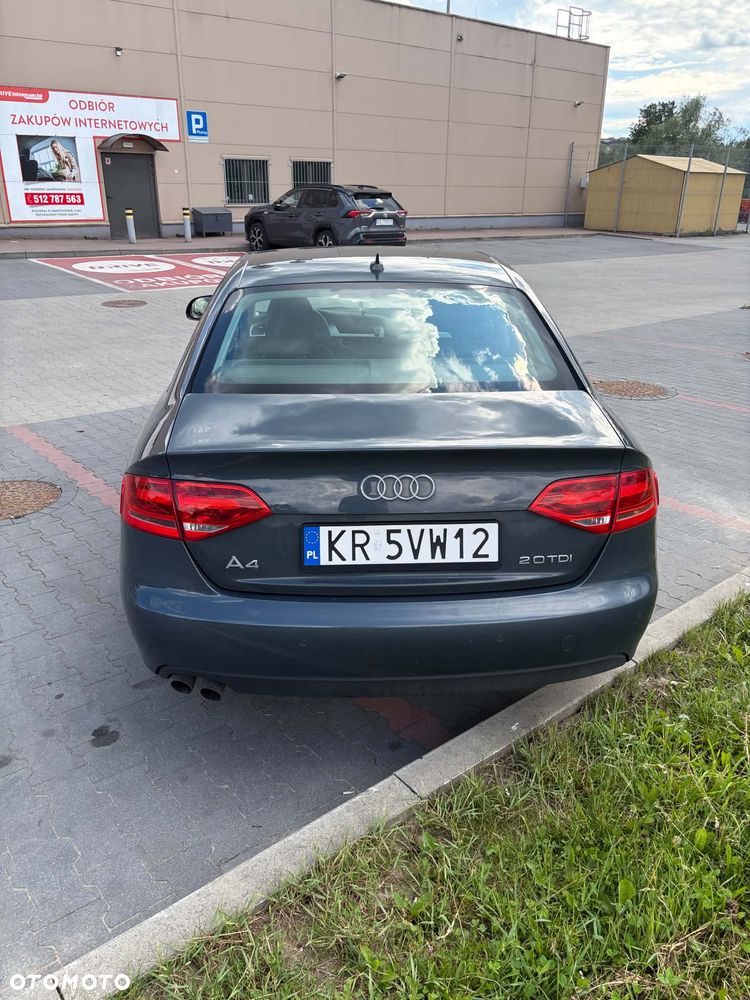 Audi A4 Limousine - 4