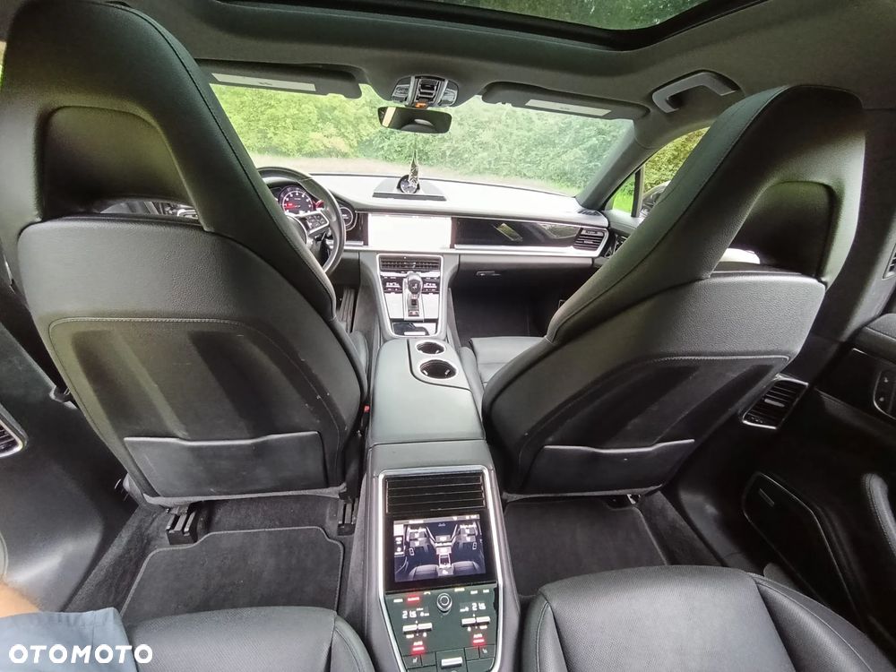Porsche Panamera - 22
