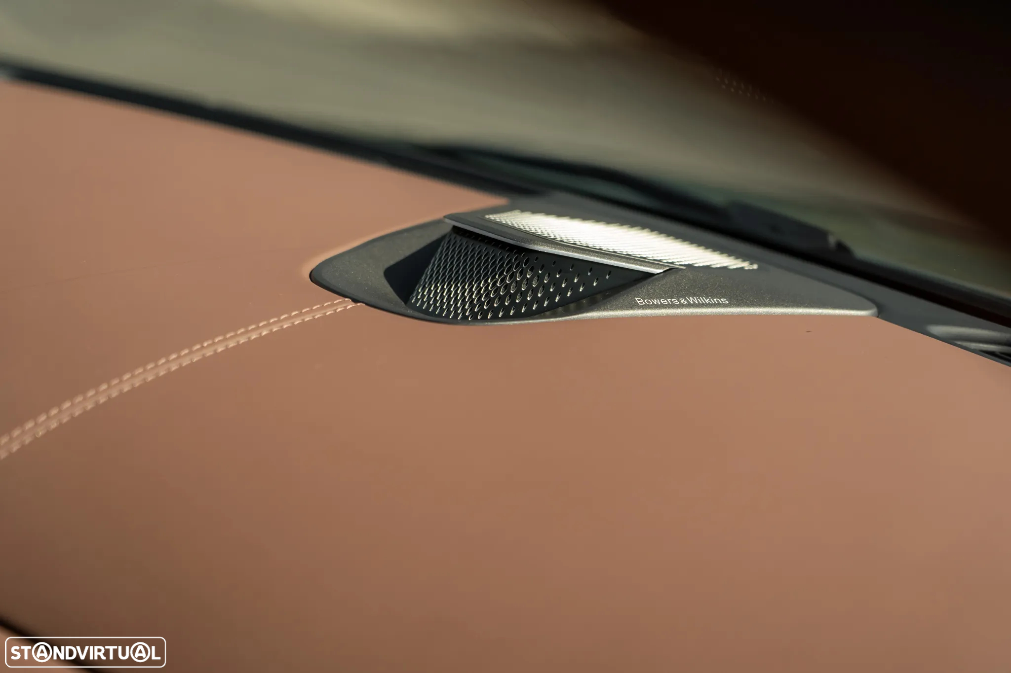 Aston Martin DB12 Coupé V8 Auto - 11