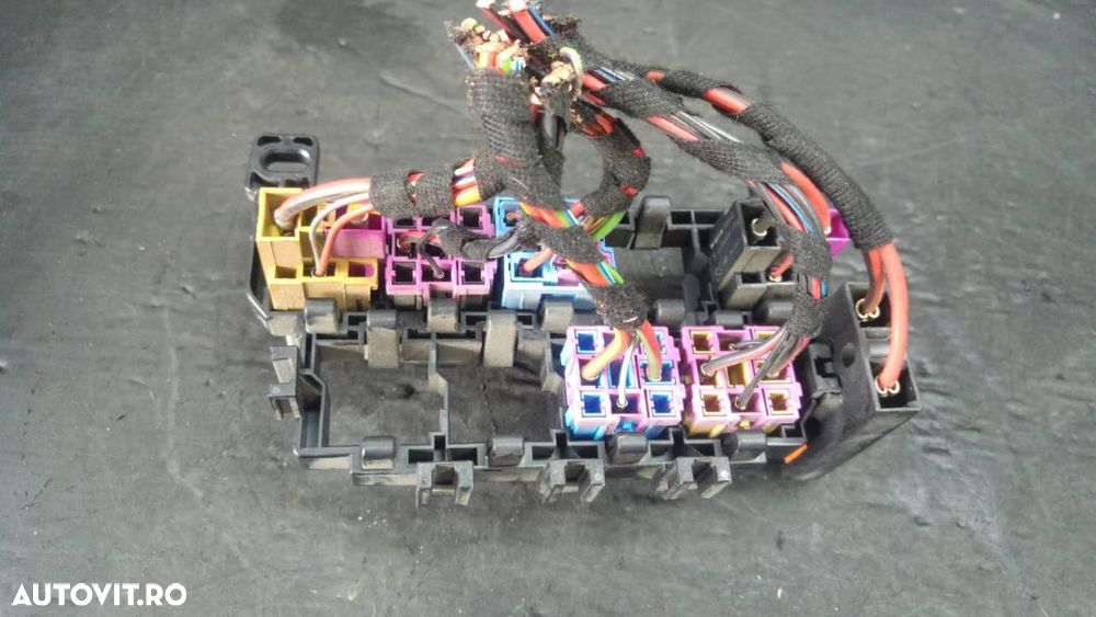 suport cu relee sigurante  audi a6 c6 4f  4f0937503 - 3