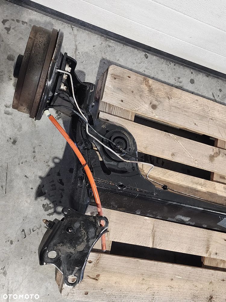 Dacia Duster 1 oś belka zawieszenia tył kompletna stan BDB - 2