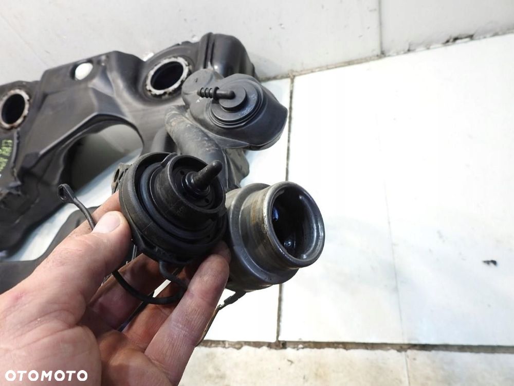ZBIORNIK BAK PALIWA RURA WLEW KOREK 4MOTION VW PASSAT B6 KOMBI 2.0 TDI - 3