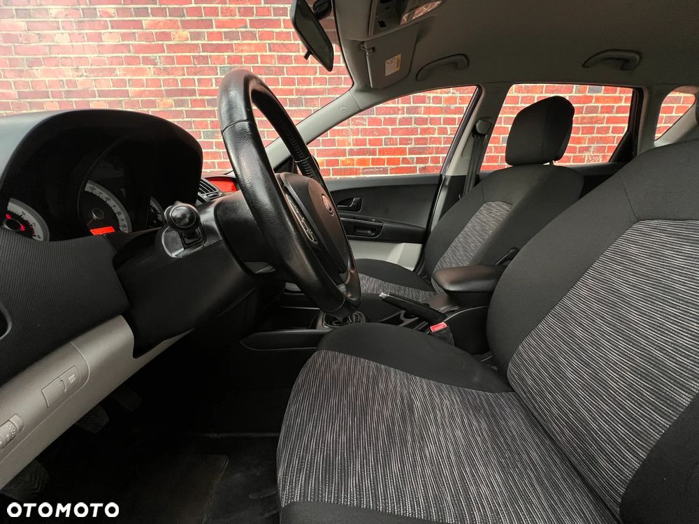 Kia Ceed - 12