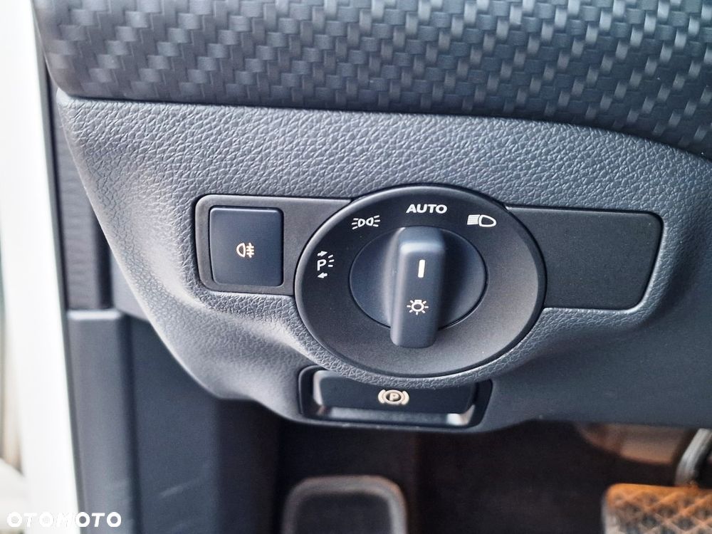 Mercedes-Benz GLA - 31