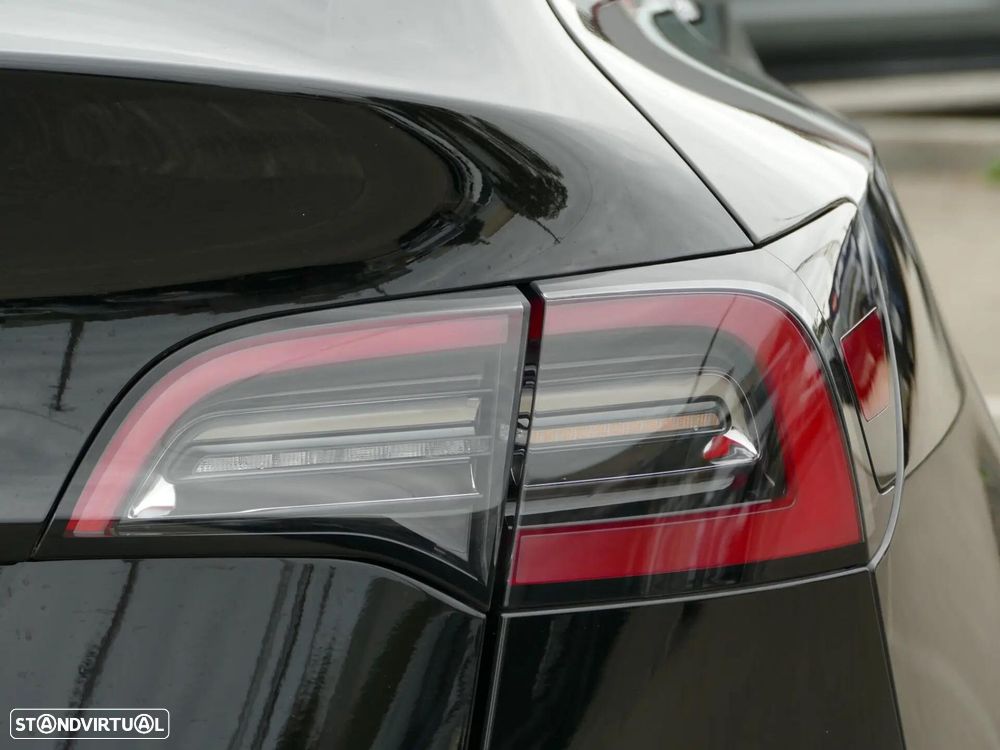 Tesla Model Y Standard - 12