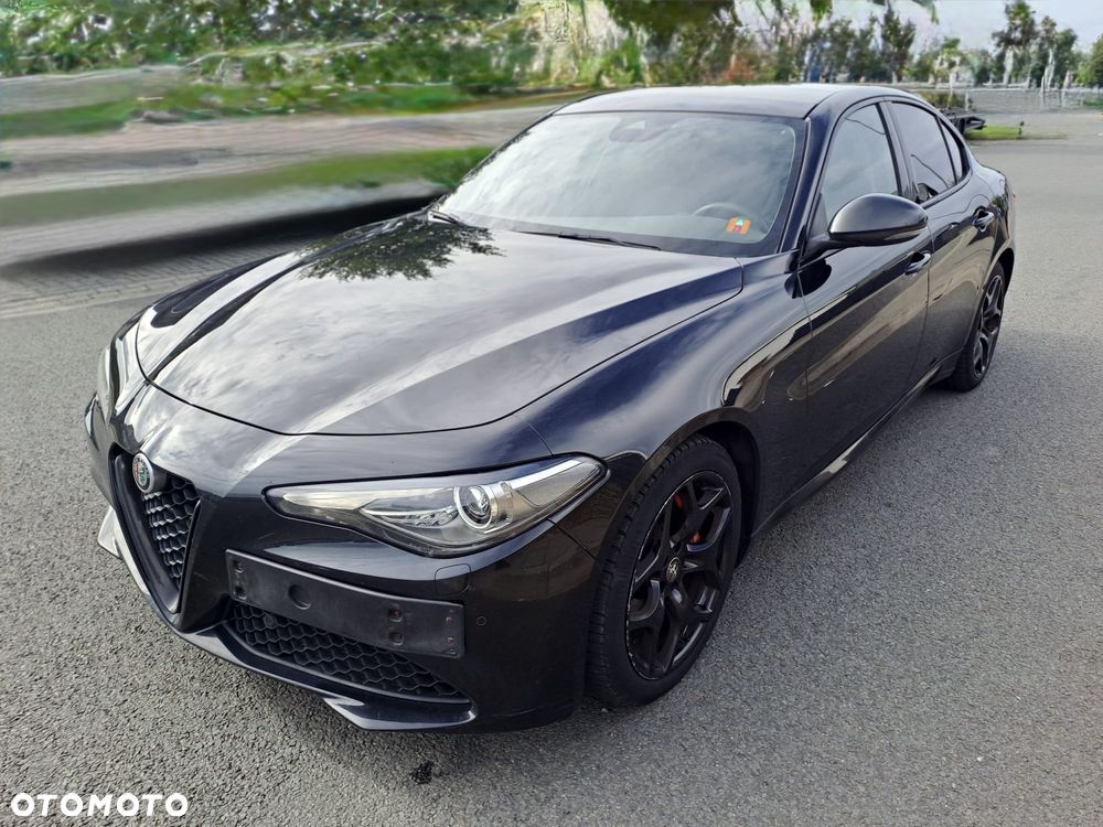 Alfa Romeo Giulia 2.2 AT8 Business - 1