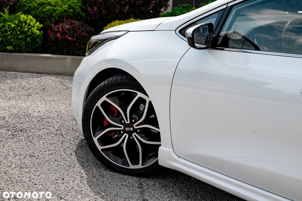 Kia Ceed 1.6 T-GDI GT - 12