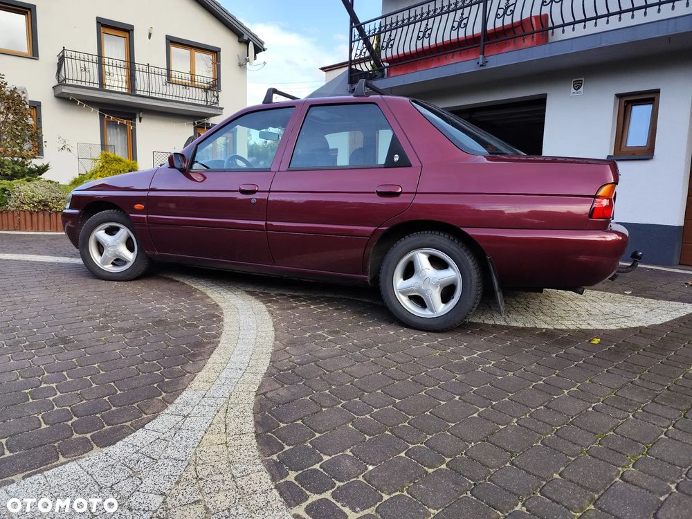 Ford Escort 1.6 Ghia - 11