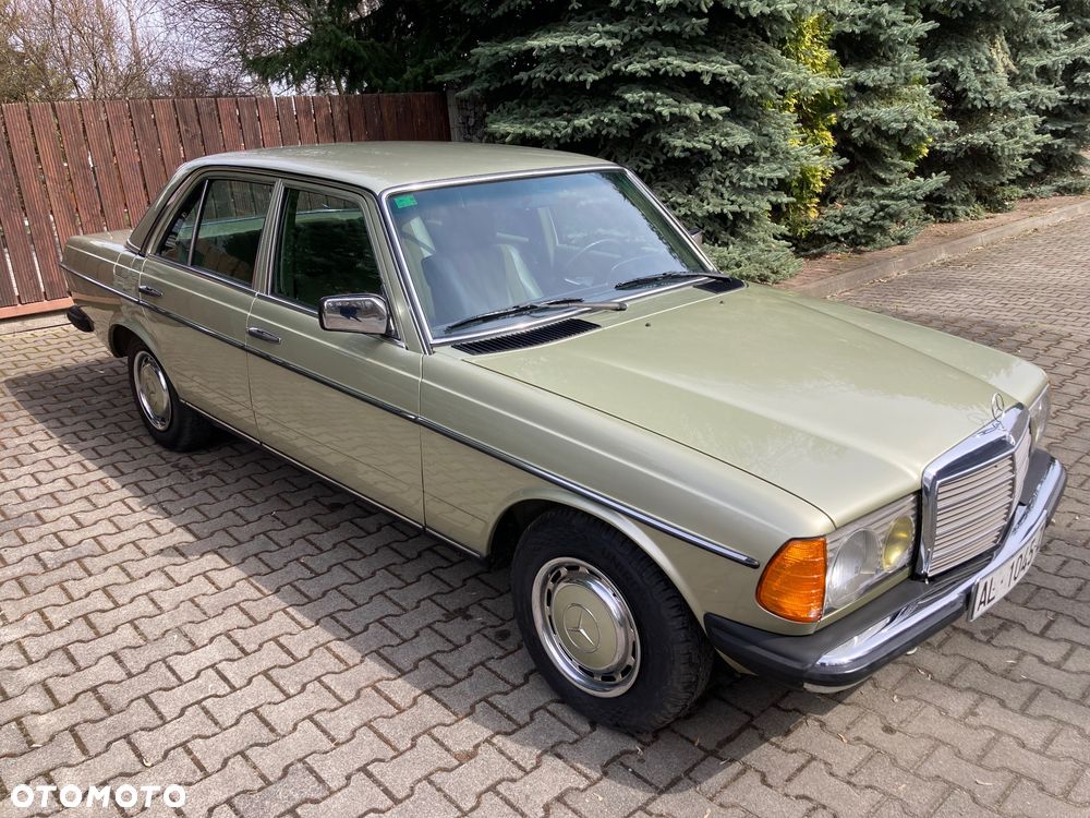 Mercedes-Benz W123 - 1