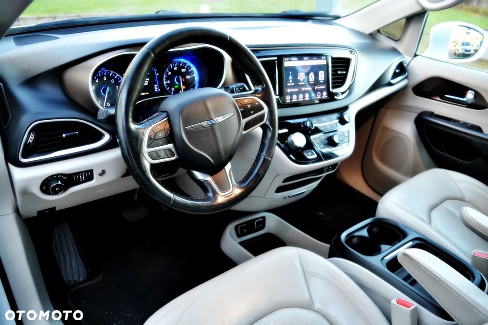 Chrysler Pacifica - 8