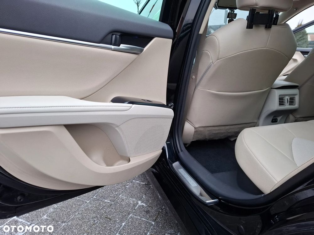 Toyota Camry 2.5 Hybrid Executive CVT - 17