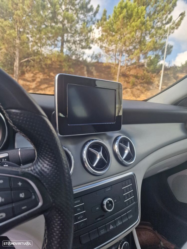 Mercedes-Benz GLA 220 d Urban - 25