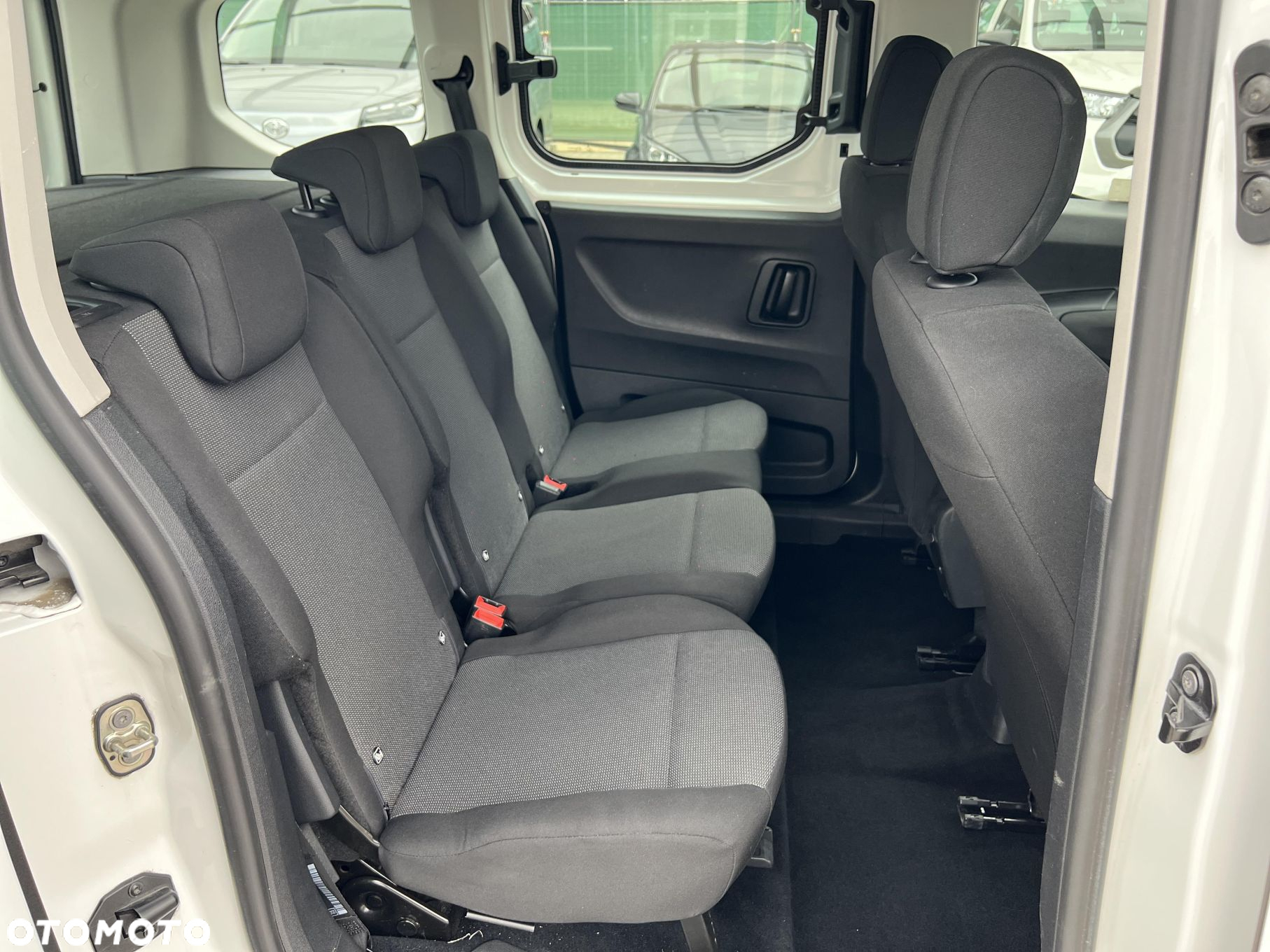 Toyota Proace City Verso 1.2 D-4T Combi - 11