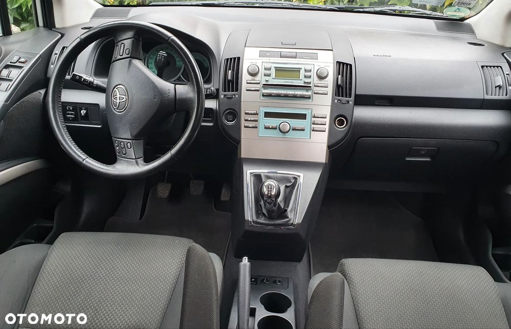 Toyota Corolla Verso 1.8 Sol 7os - 9