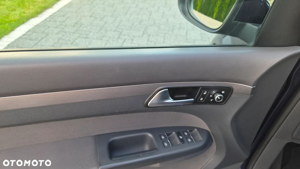 Volkswagen Touran 1.6 TDI DPF BlueMotion Technology Comfortline - 24
