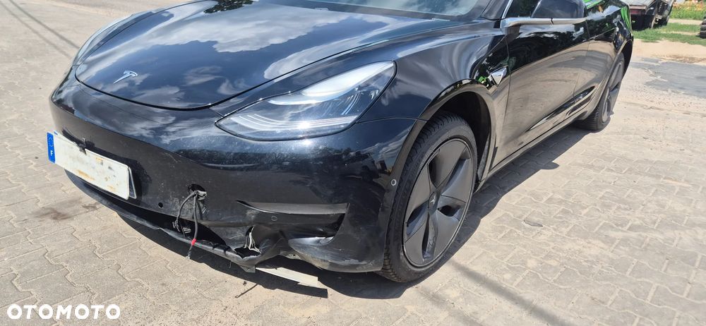 Tesla Model 3 - 4