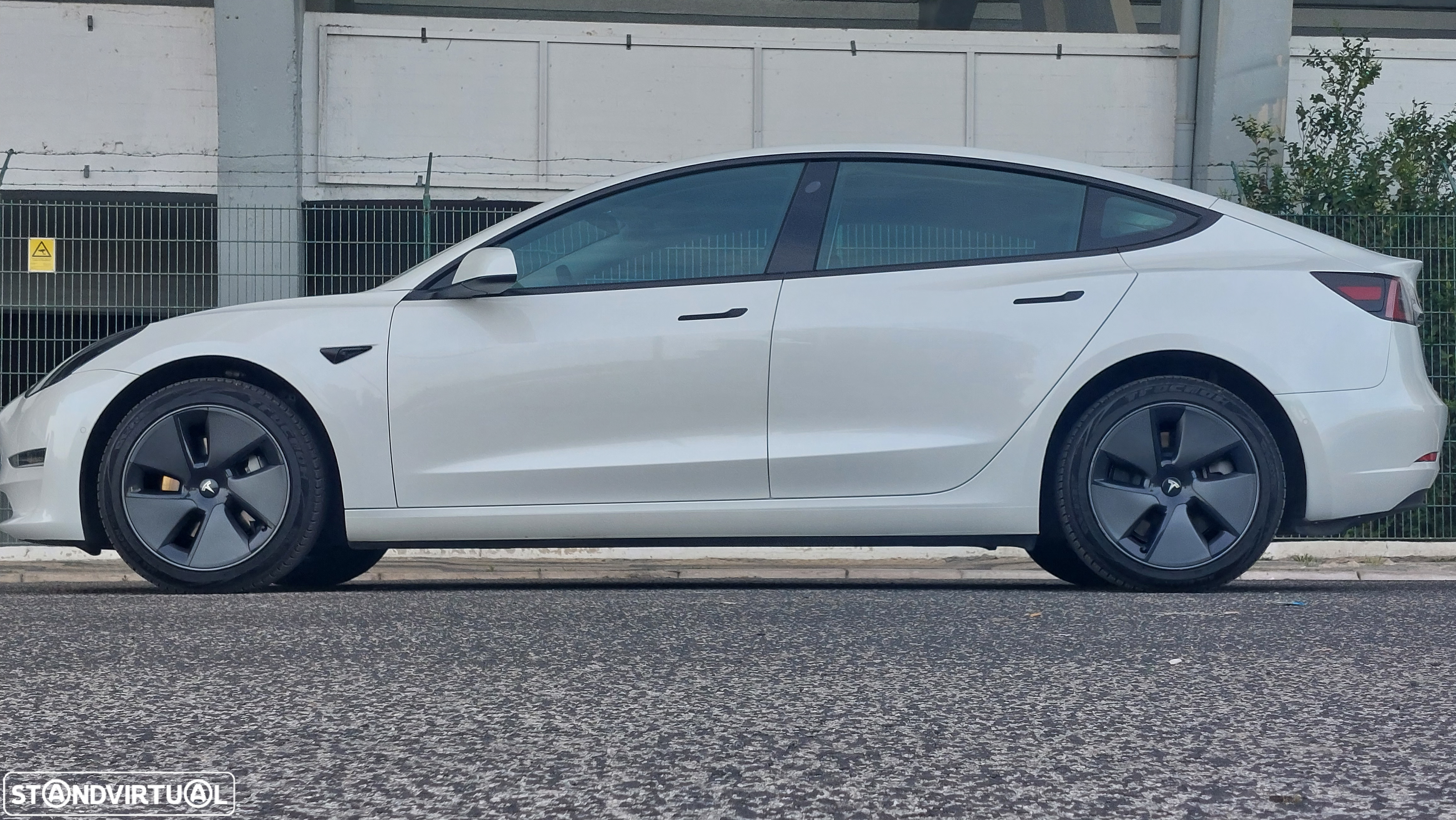 Tesla Model 3 Standard Range Plus RWD - 4