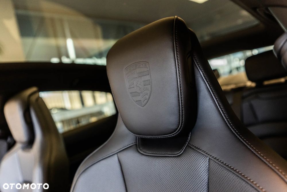 Porsche Taycan 105kWh 4S Black Edition - 27