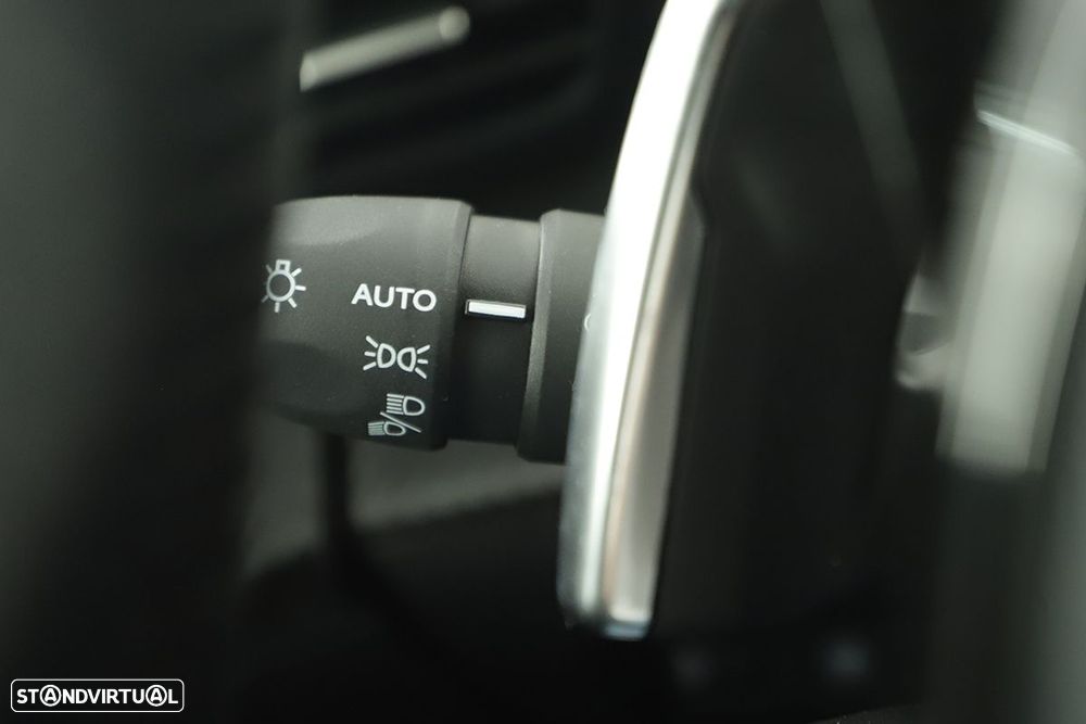Peugeot 2008 1.2 PureTech Allure EAT8 - 17