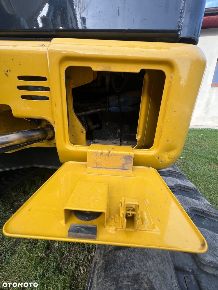 Komatsu PC26MR-5 - 17