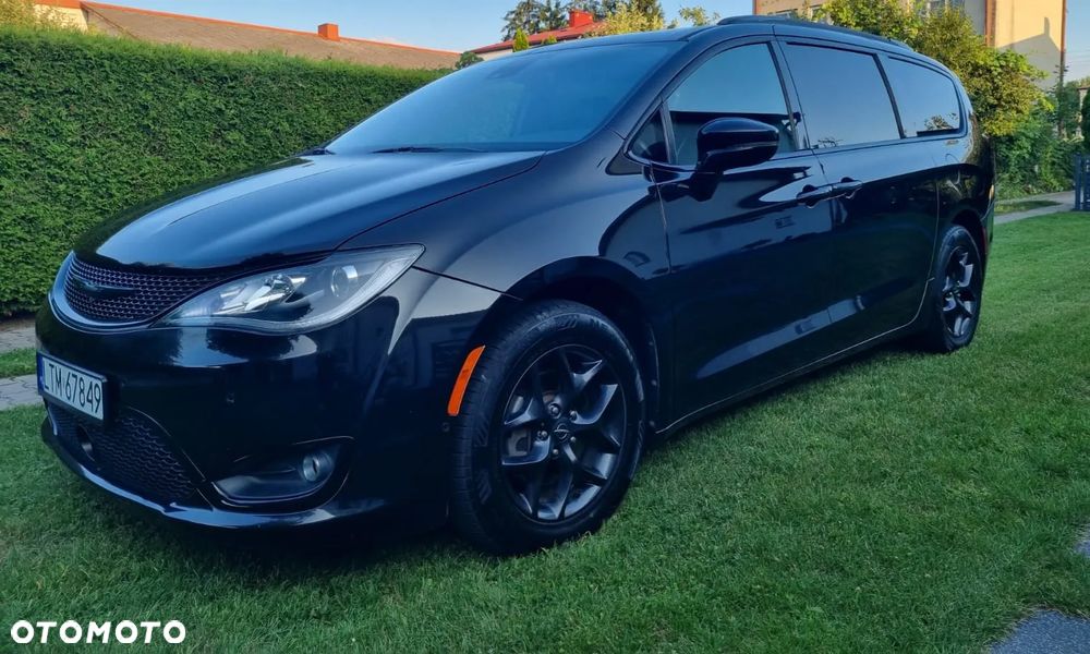 Chrysler Pacifica - 5