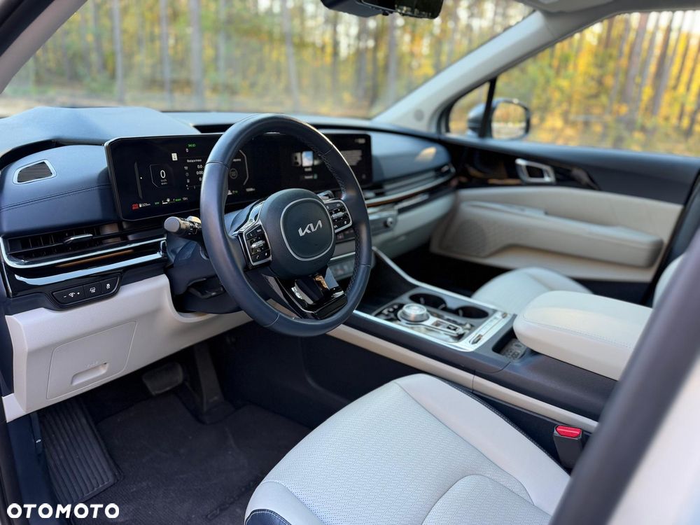 Kia Carnival - 23