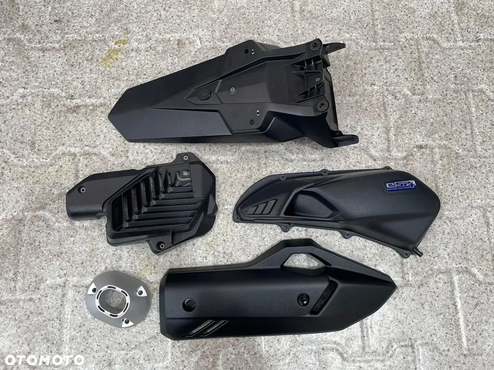 Plastiki owiewki Honda PCX 125 osłona filtra powietrza, końcówka tłumika, osłona chłodnicy, osłona tłumika, błotnik tył (nr1343)