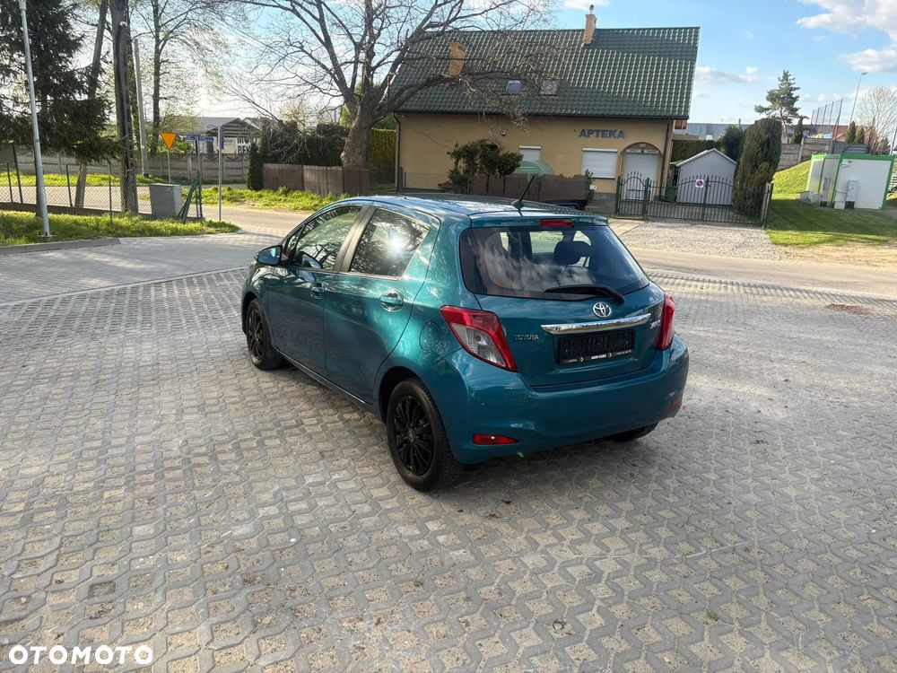 Toyota Yaris 1.33 VVT-i Lounge - 17