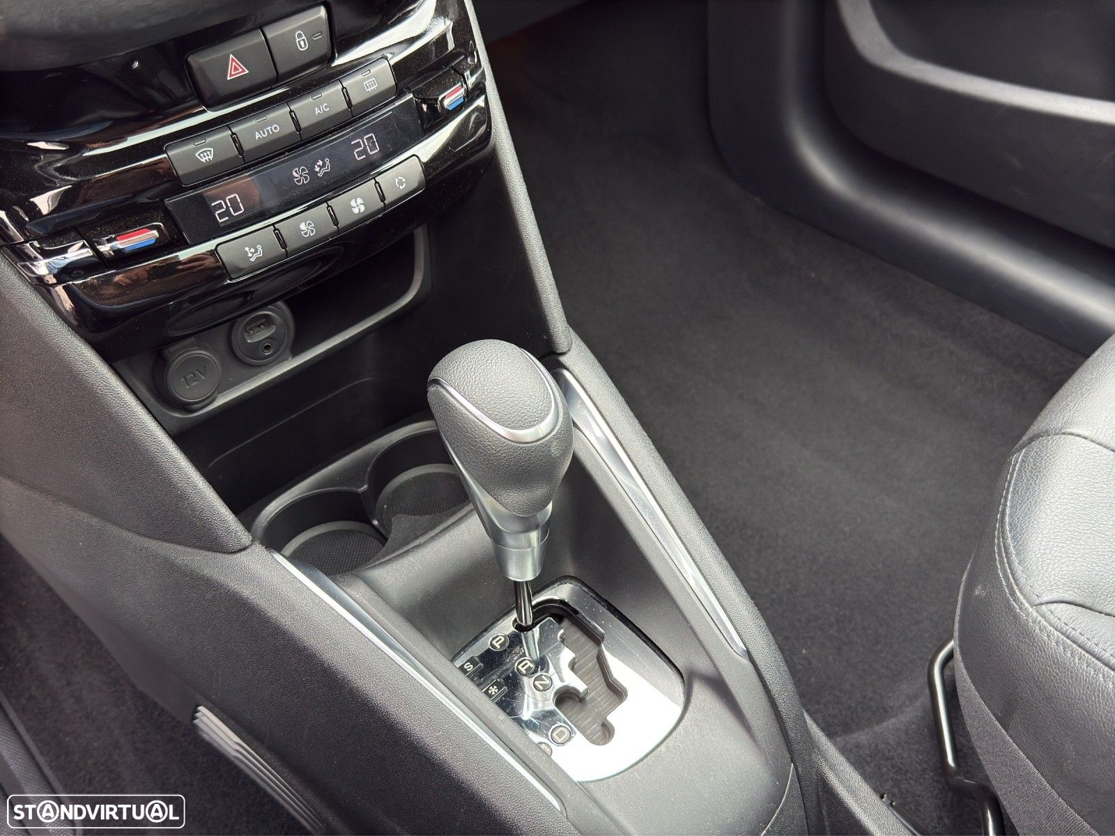 Peugeot 208 PureTech 110 Stop & Start EAT6 Signature - 10